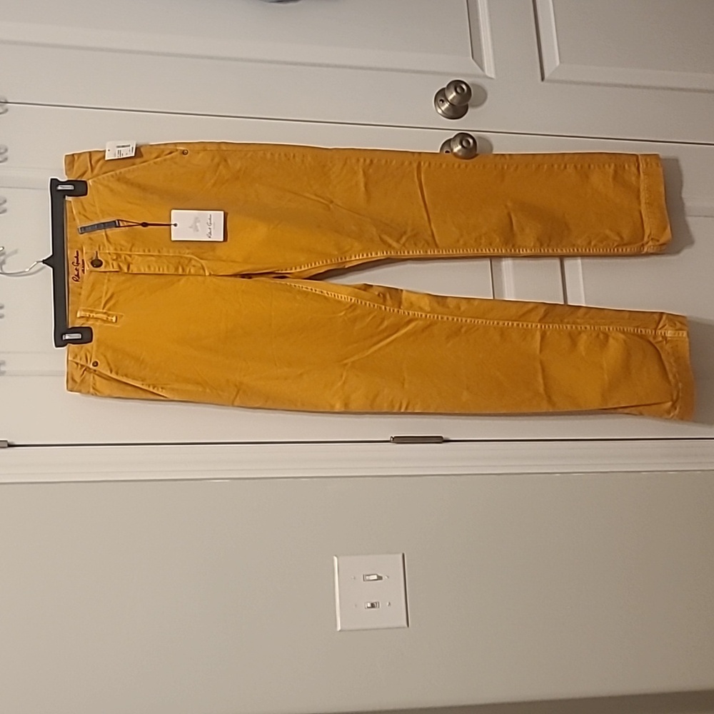 BRAND NEW Robert Graham Jeans